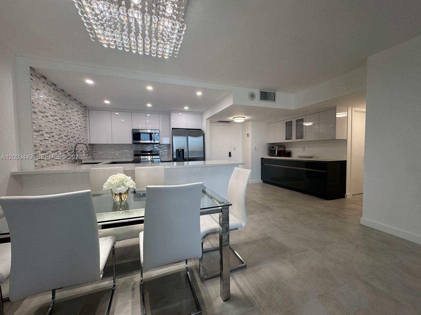 HALLMARK OF HOLLYWOOD CON - Residential