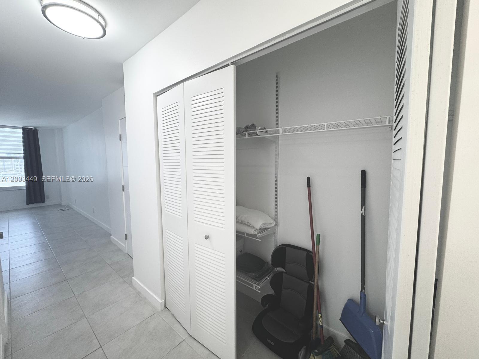 HALLMARK OF HOLLYWOOD CON - Residential