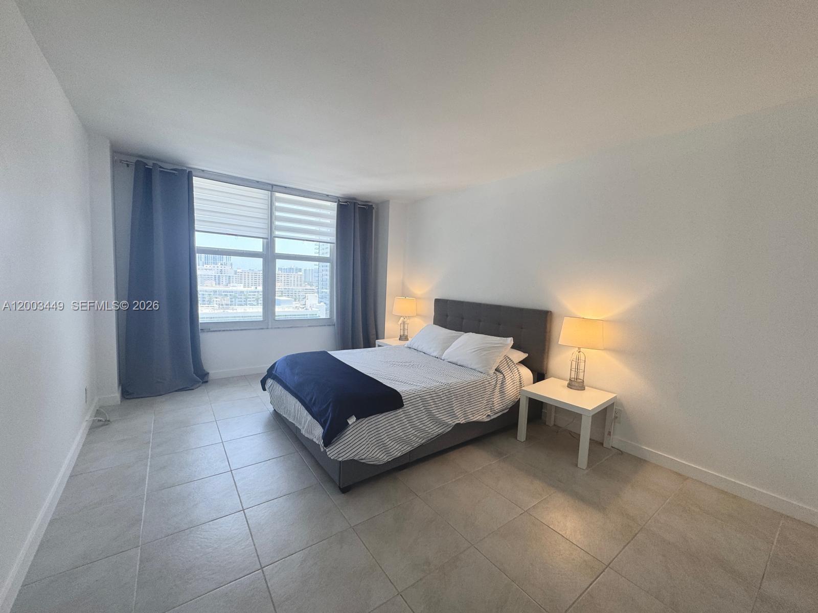 HALLMARK OF HOLLYWOOD CON - Residential