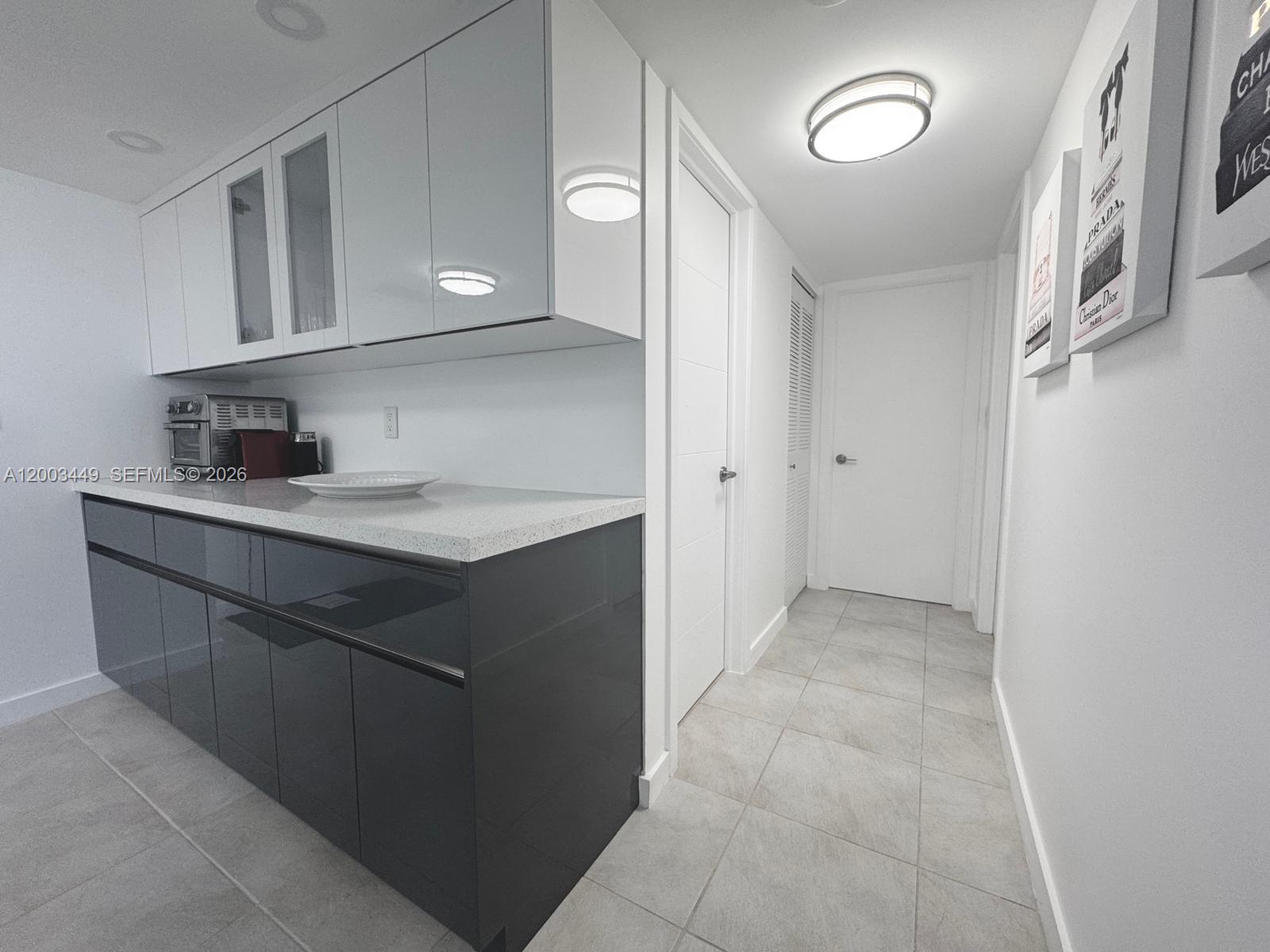 HALLMARK OF HOLLYWOOD CON - Residential