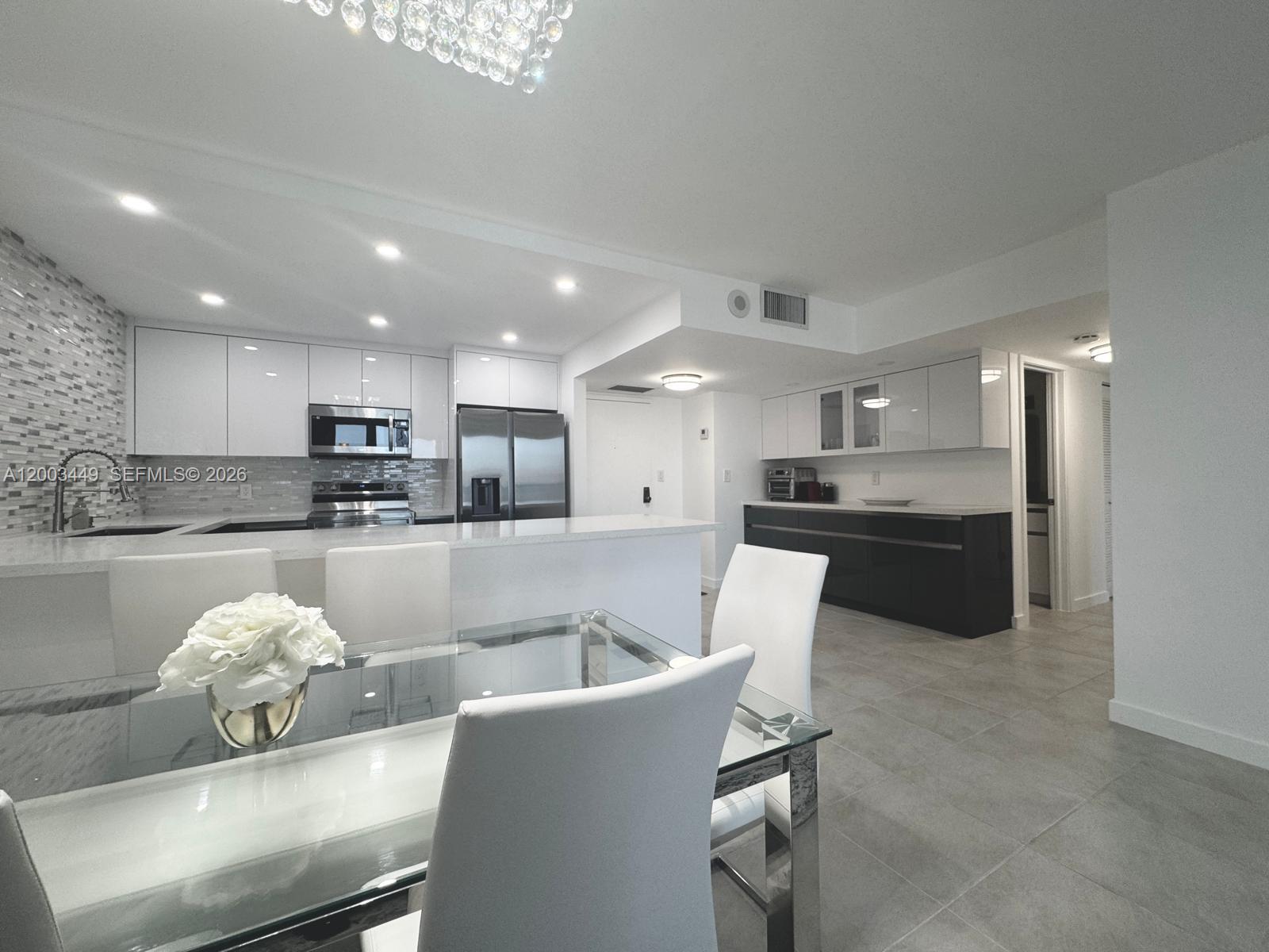 HALLMARK OF HOLLYWOOD CON - Residential