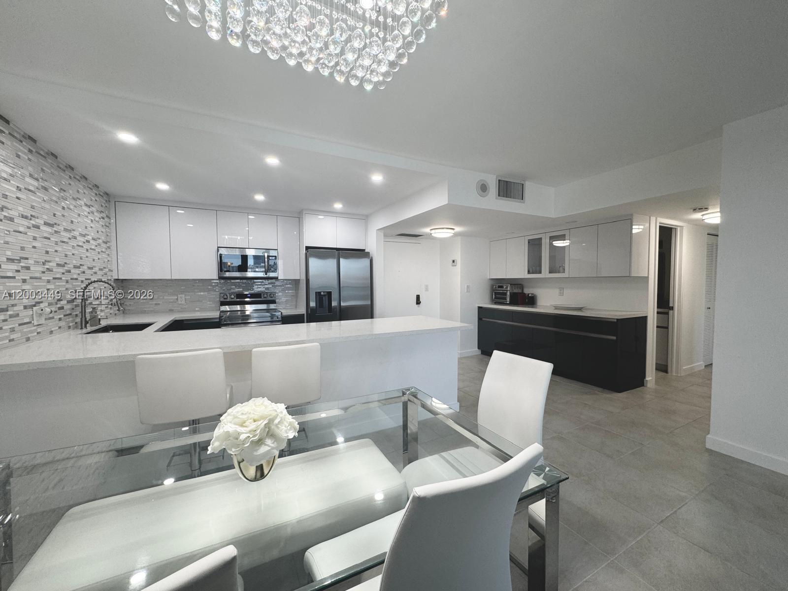 HALLMARK OF HOLLYWOOD CON - Residential