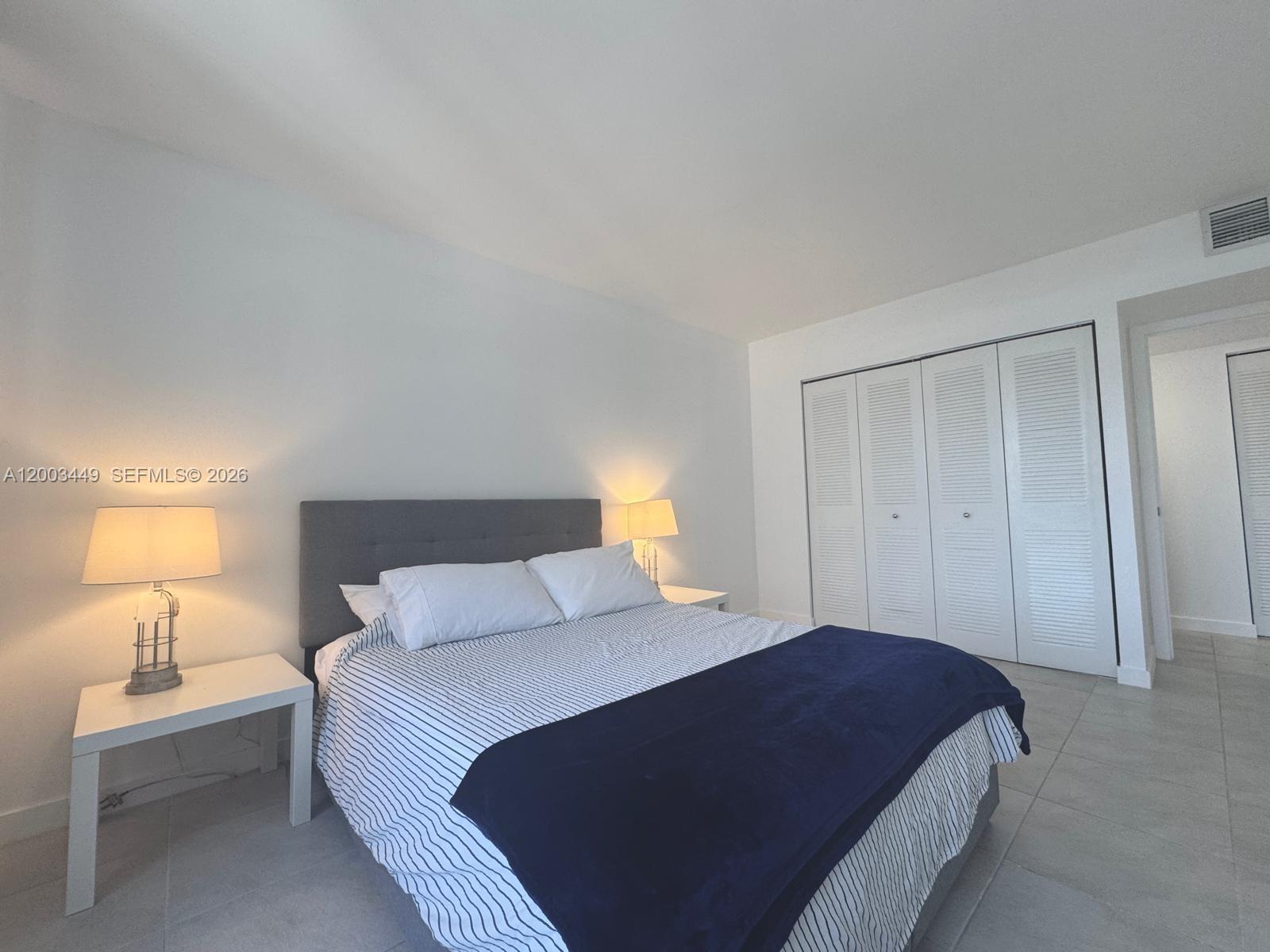 HALLMARK OF HOLLYWOOD CON - Residential