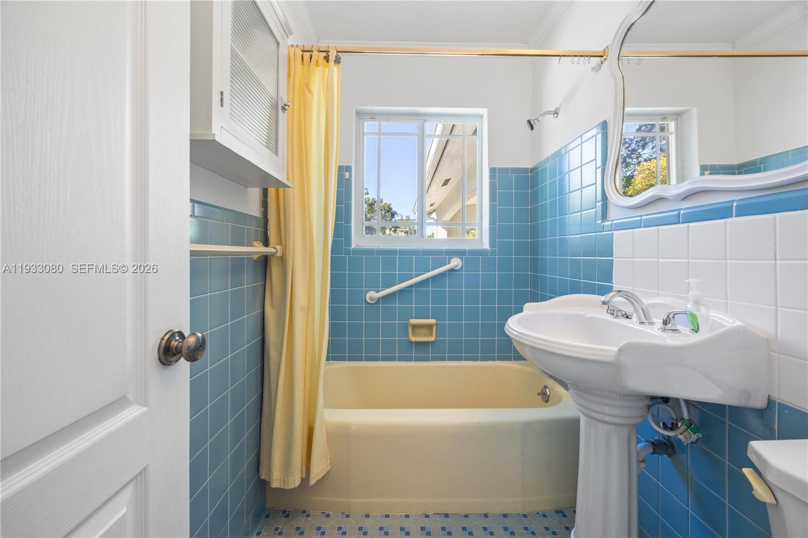 CAROLE HELMS MANOR - Residential