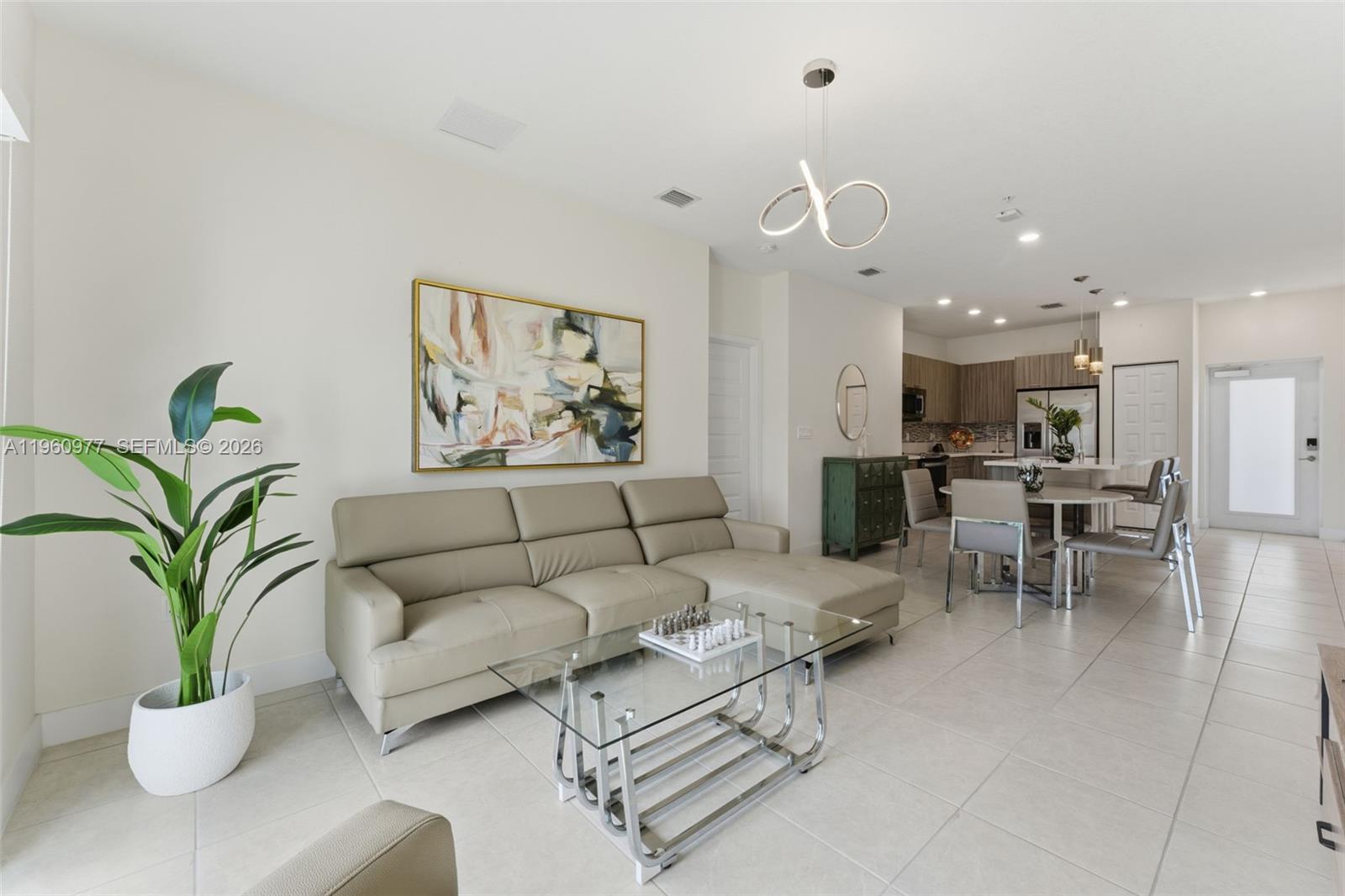 DOWNTOWN DORAL SOUTH PHAS - Residential