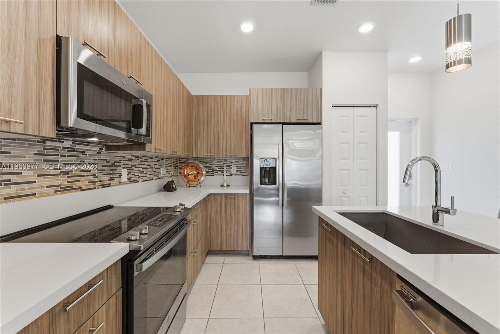 DOWNTOWN DORAL SOUTH PHAS - Residential