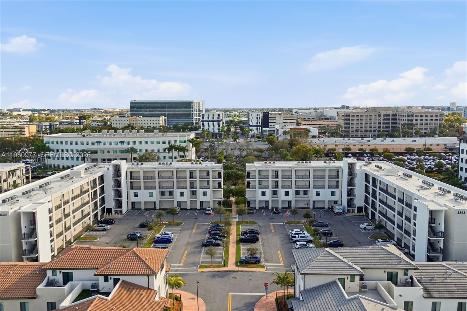 DOWNTOWN DORAL SOUTH PHAS - Residential