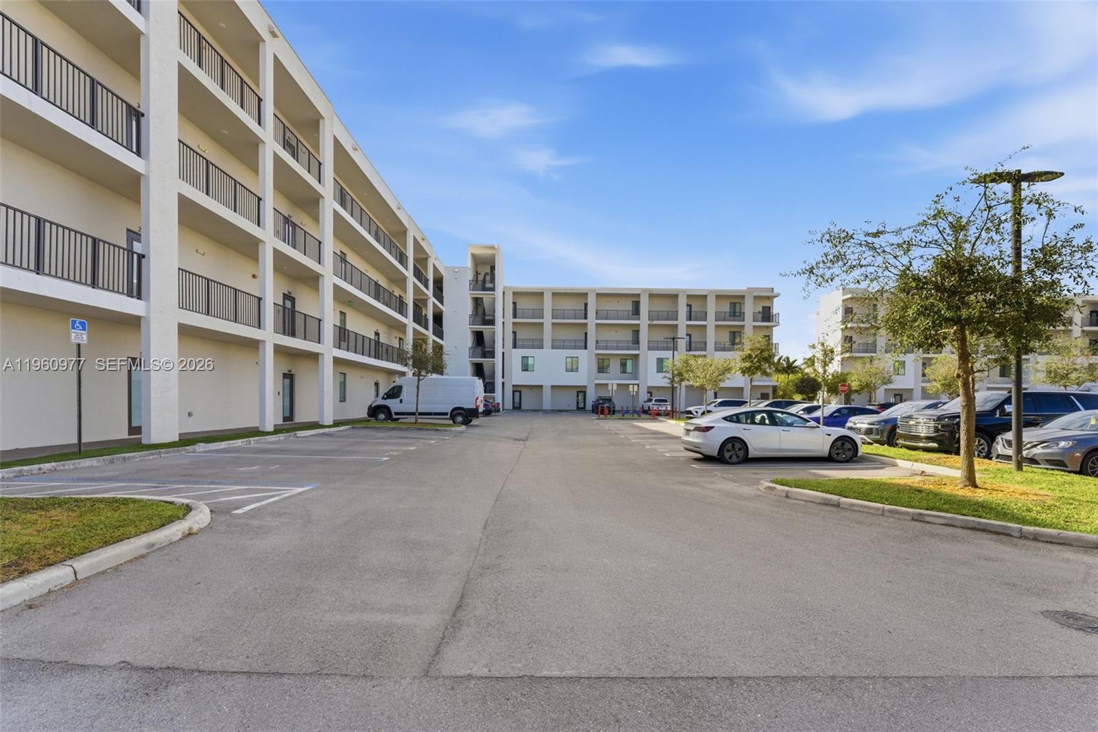 DOWNTOWN DORAL SOUTH PHAS - Residential
