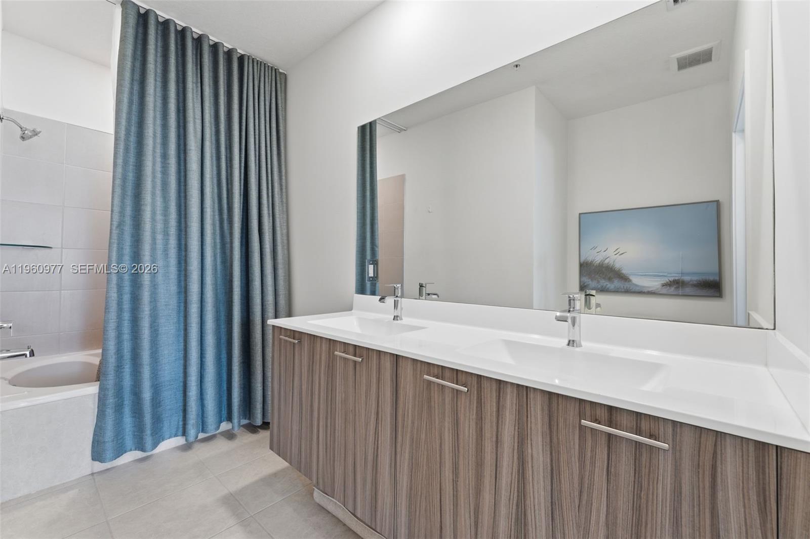 DOWNTOWN DORAL SOUTH PHAS - Residential