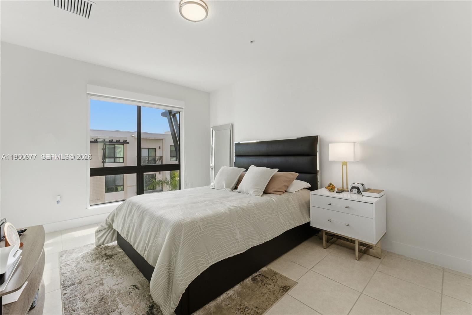 DOWNTOWN DORAL SOUTH PHAS - Residential