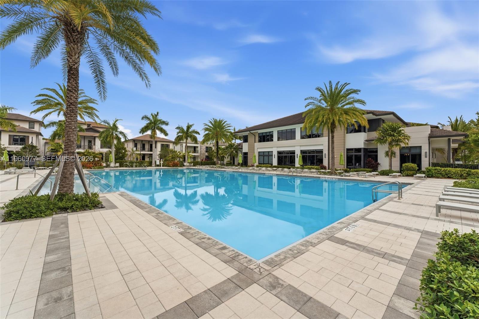 DOWNTOWN DORAL SOUTH PHAS - Residential