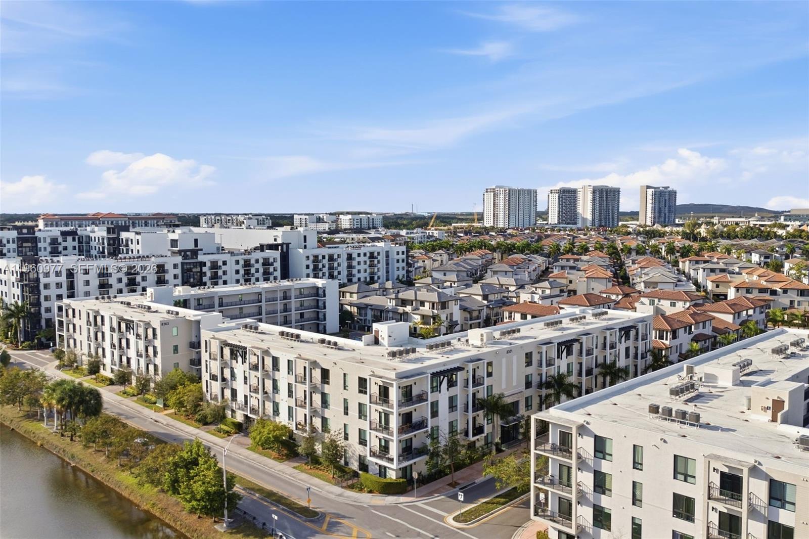 DOWNTOWN DORAL SOUTH PHAS - Residential