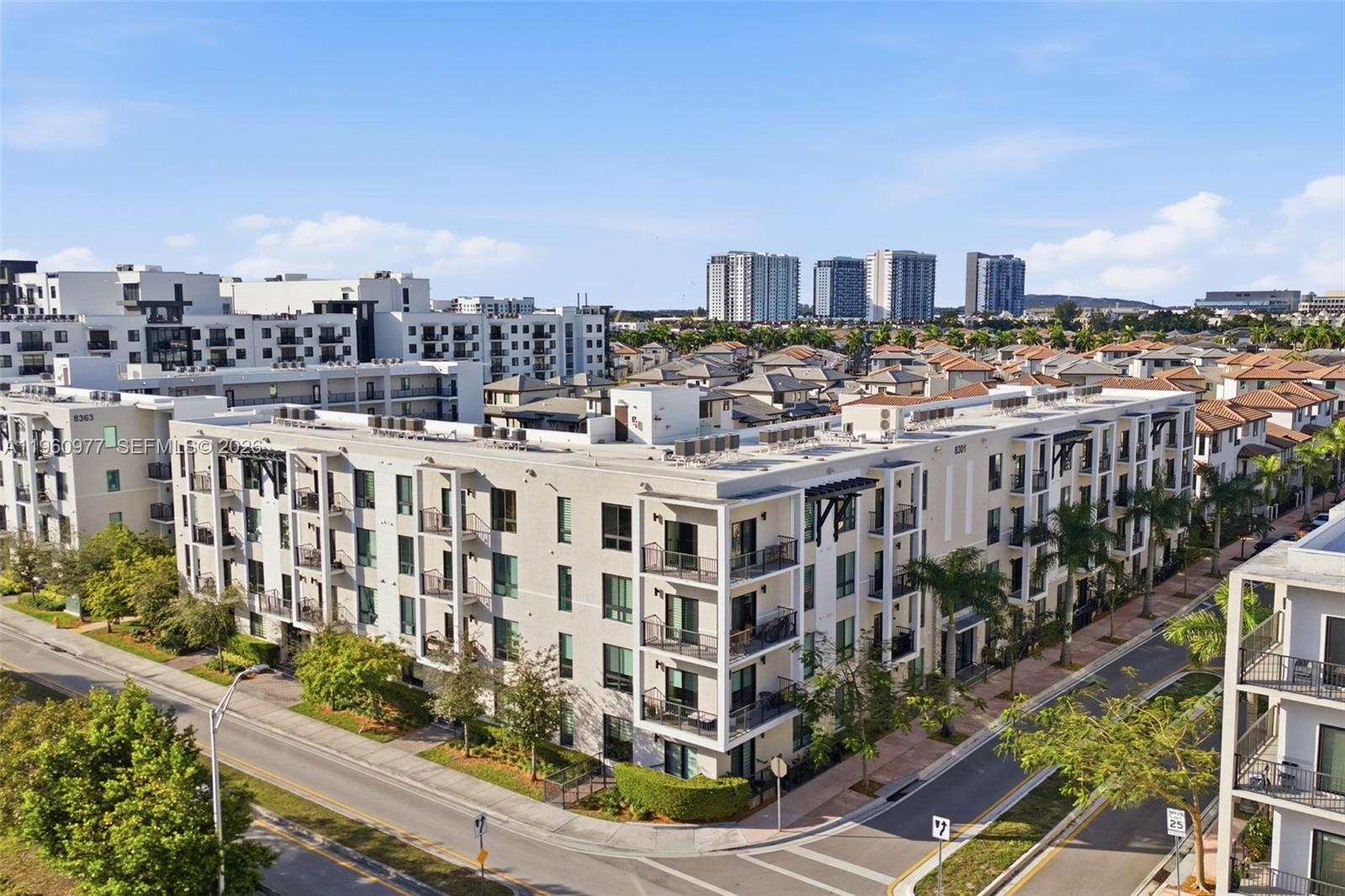 DOWNTOWN DORAL SOUTH PHAS - Residential