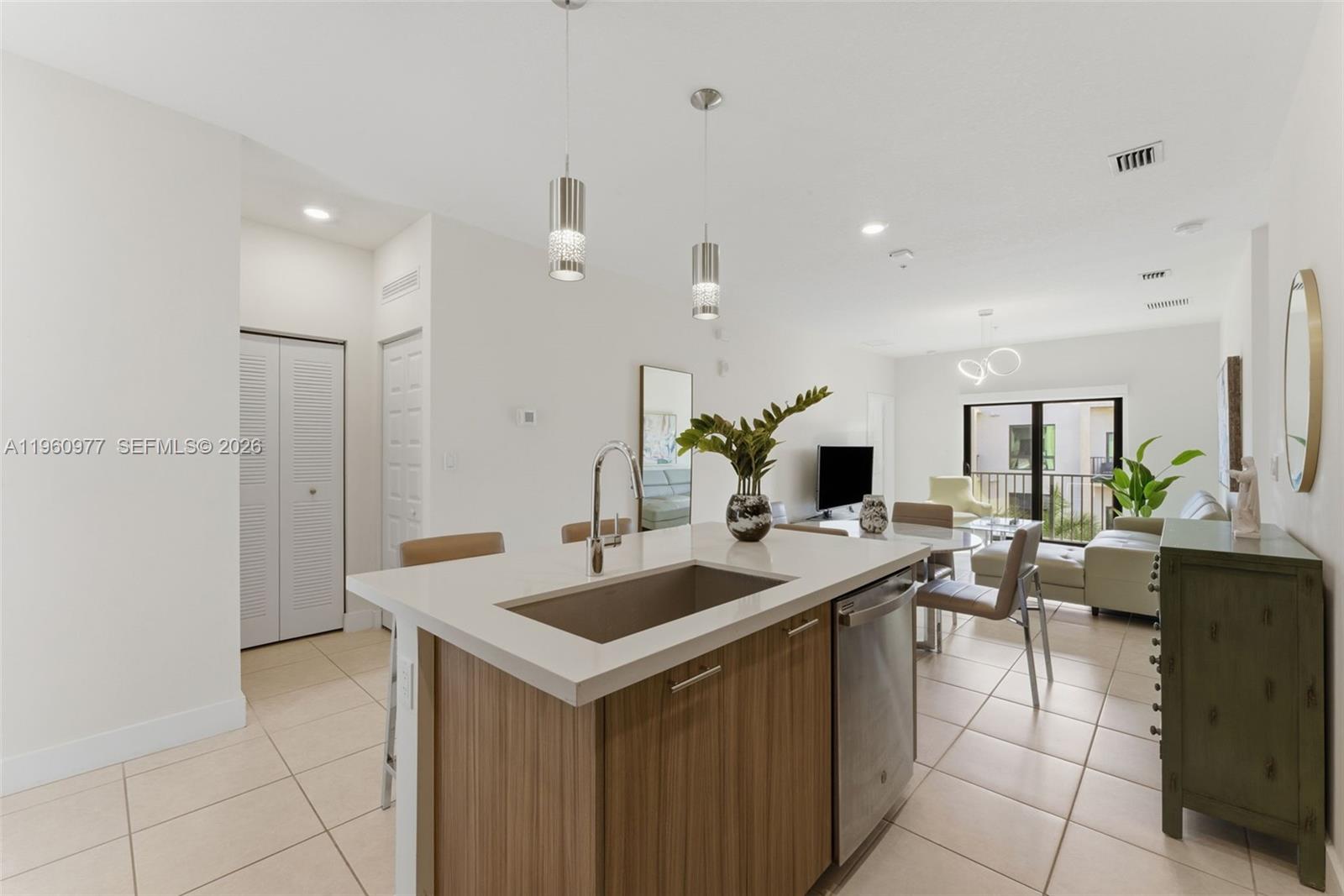 DOWNTOWN DORAL SOUTH PHAS - Residential