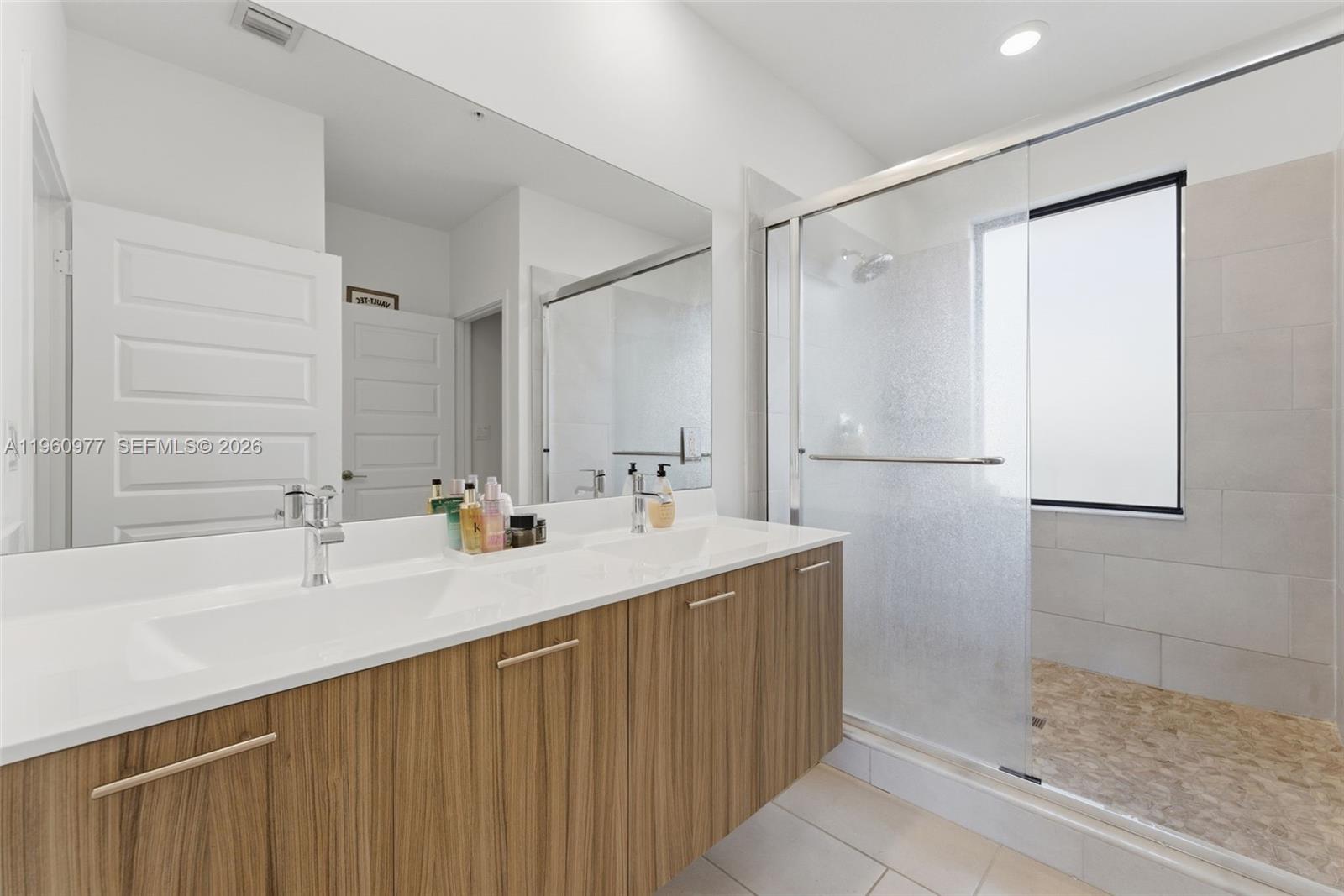 DOWNTOWN DORAL SOUTH PHAS - Residential