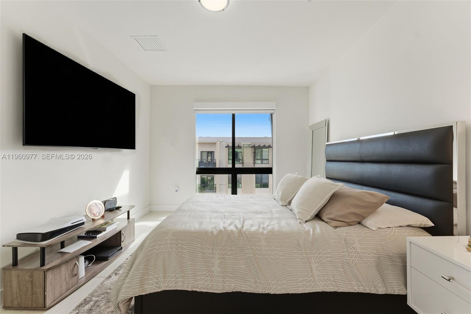 DOWNTOWN DORAL SOUTH PHAS - Residential