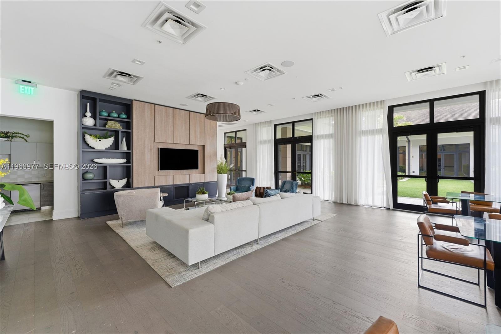 DOWNTOWN DORAL SOUTH PHAS - Residential