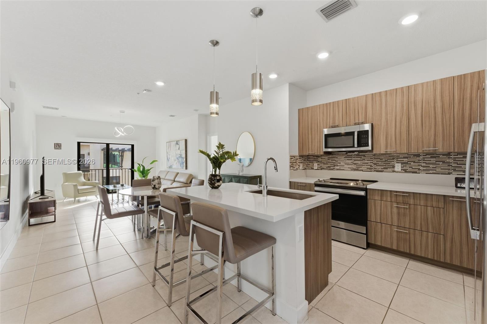 DOWNTOWN DORAL SOUTH PHAS - Residential