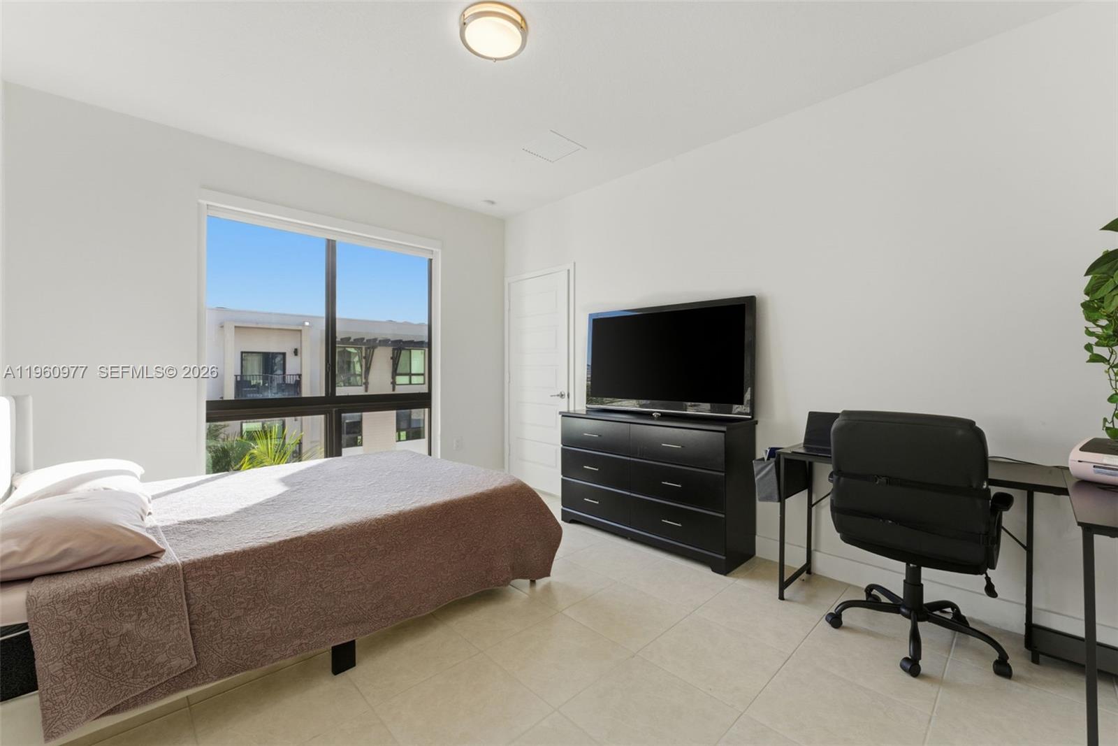 DOWNTOWN DORAL SOUTH PHAS - Residential