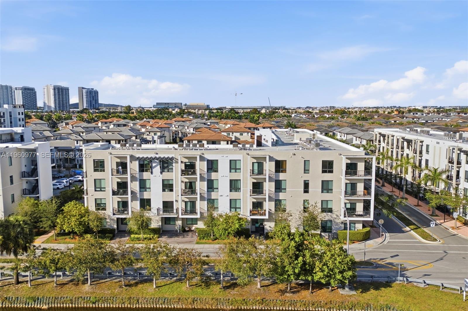 DOWNTOWN DORAL SOUTH PHAS - Residential