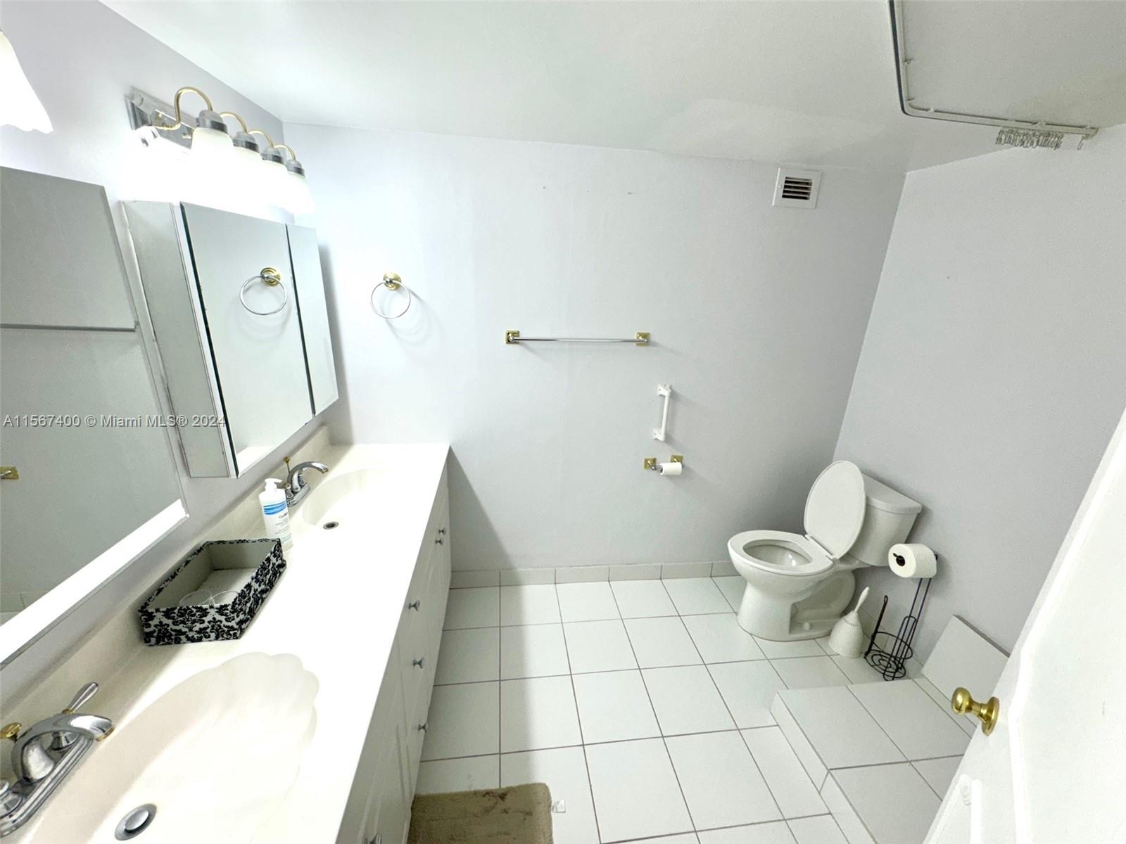 PLAZA TOWERS SOUTH CONDO - Residential