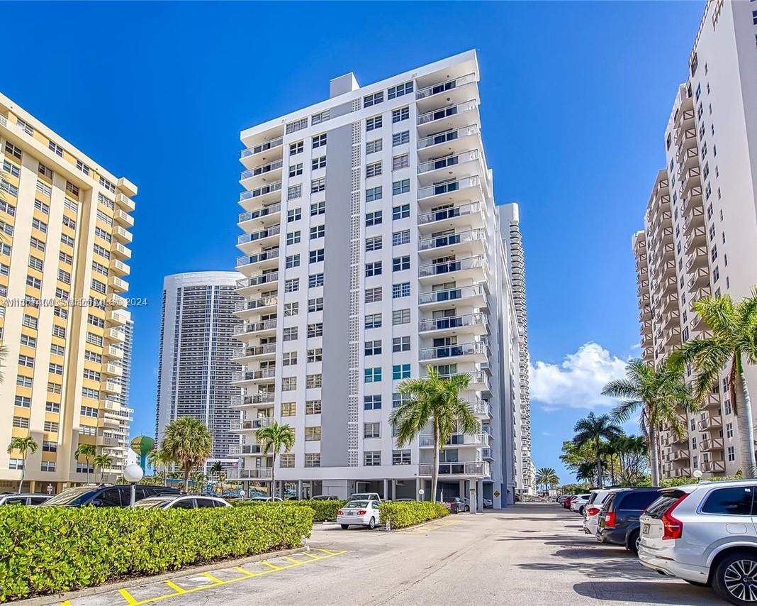 PLAZA TOWERS SOUTH CONDO - Residential