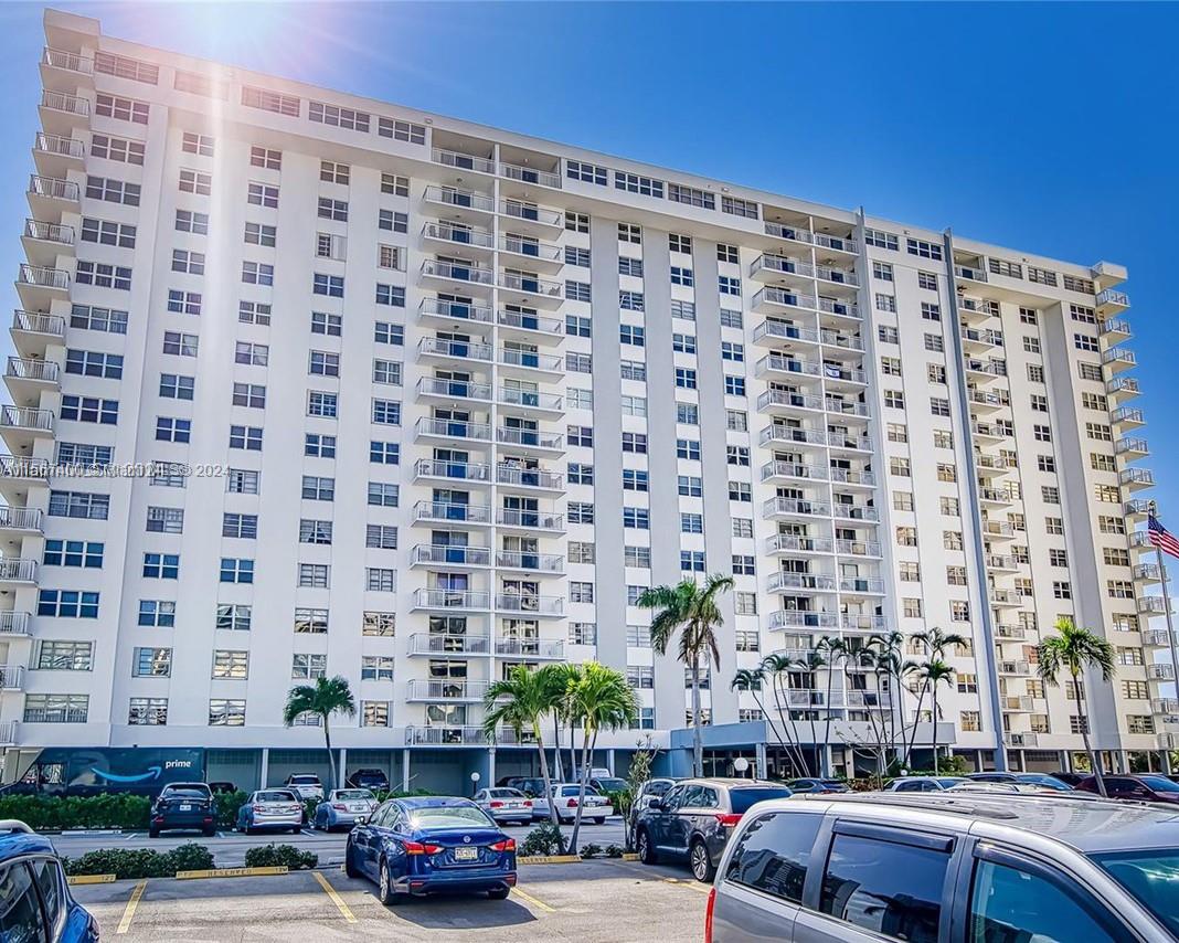 PLAZA TOWERS SOUTH CONDO - Residential