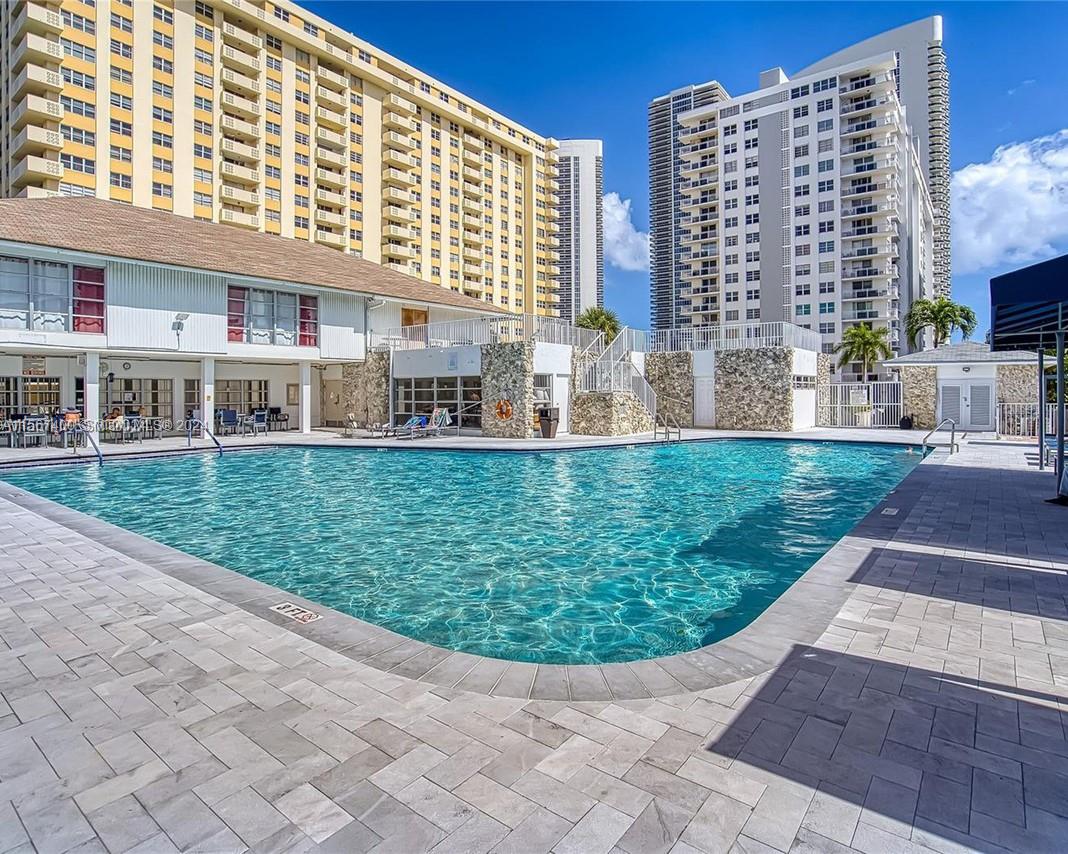 PLAZA TOWERS SOUTH CONDO - Residential