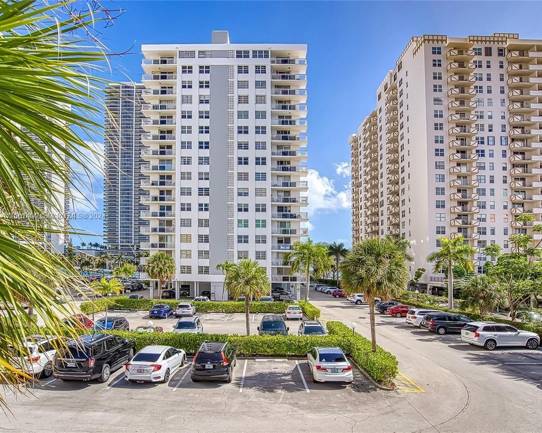 PLAZA TOWERS SOUTH CONDO - Residential