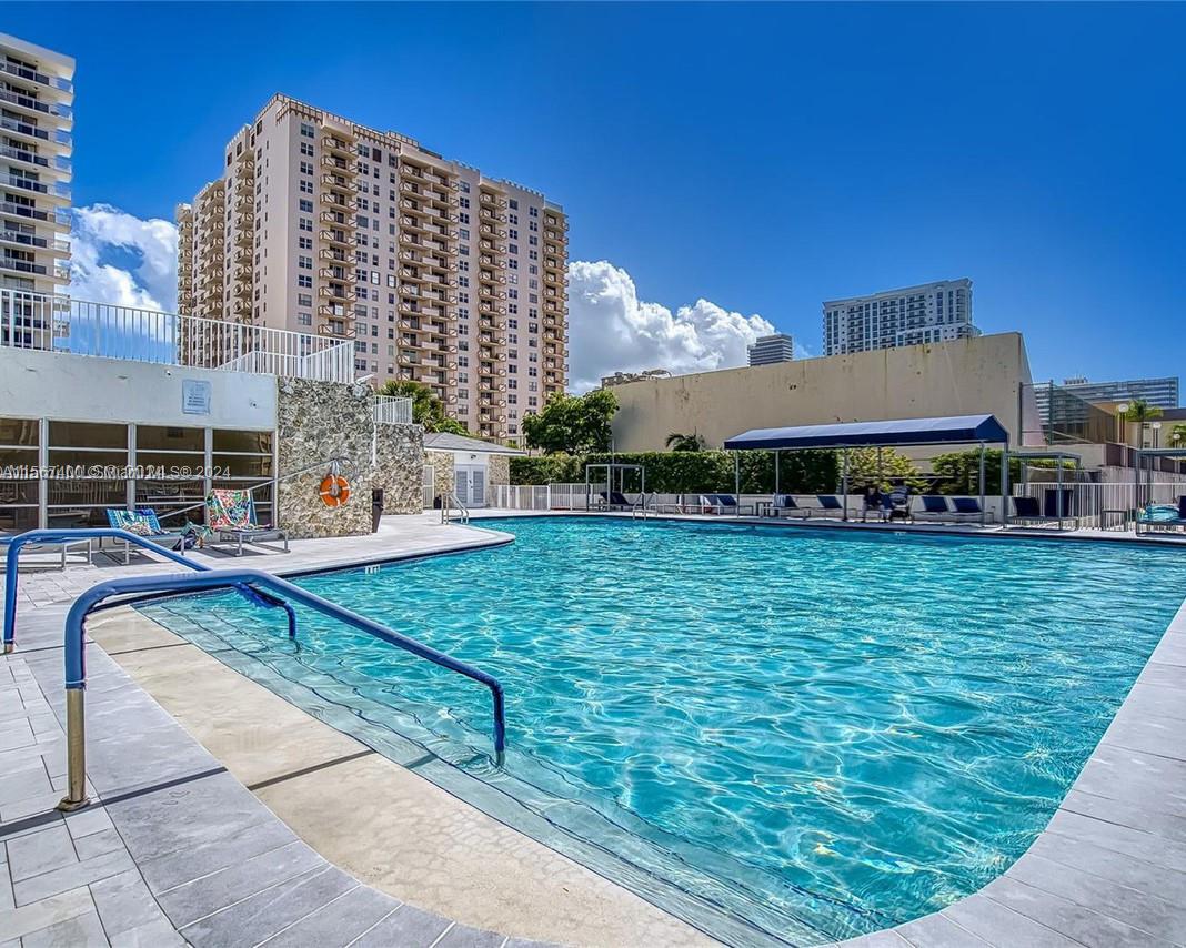 PLAZA TOWERS SOUTH CONDO - Residential