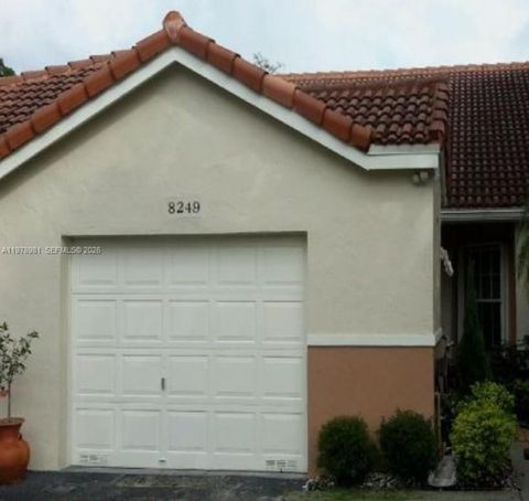 8249 NW 70th St Tamarac FL 33321