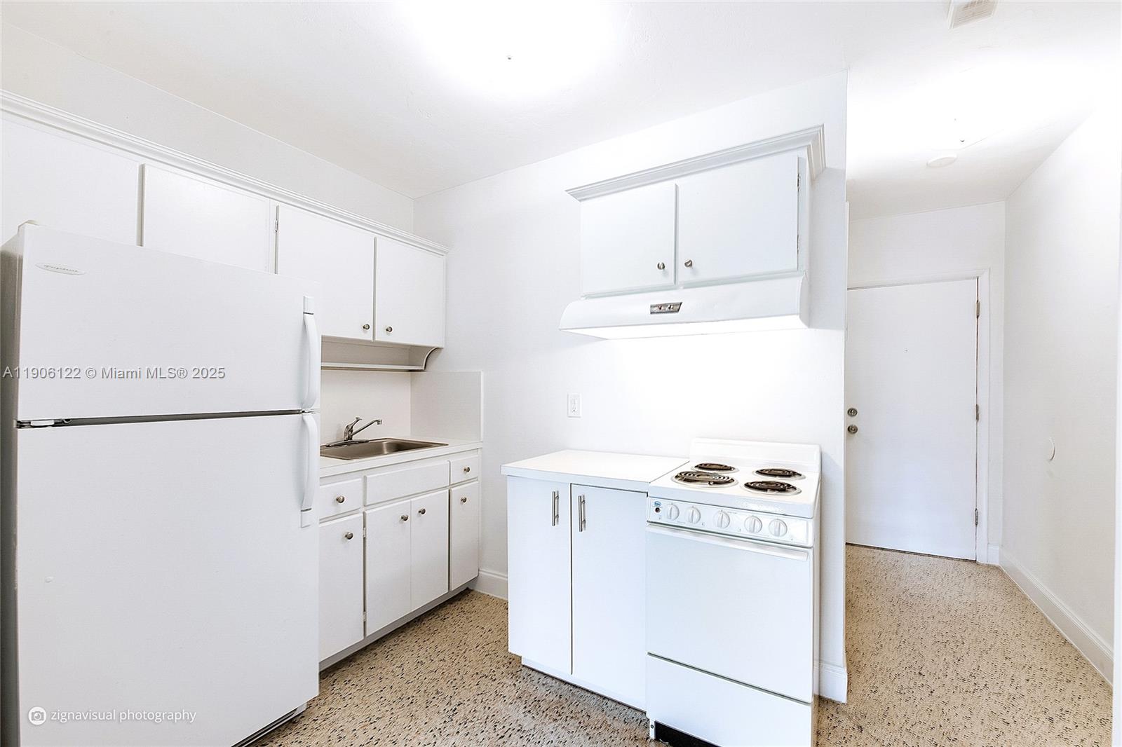 33 SALAMANCA AVE 2FL