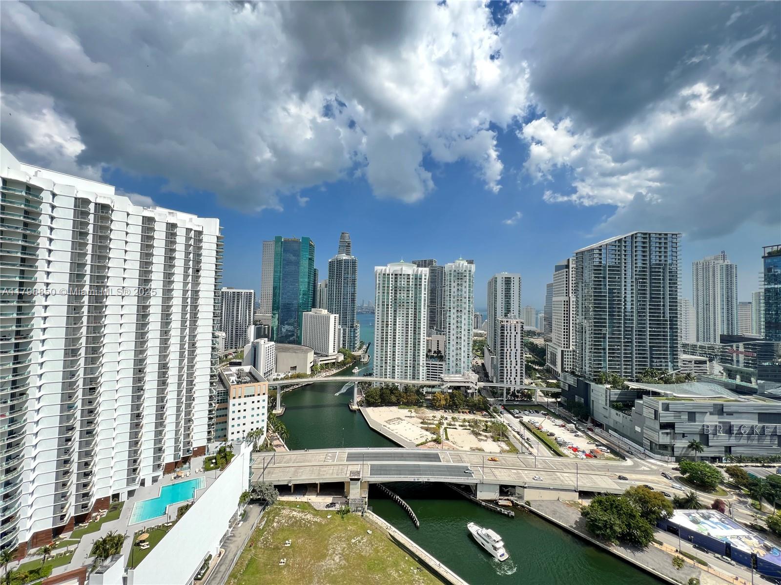92 Sw 3rd St 3310, Miami, Broward County, Florida - 2 Bedrooms  
3 Bathrooms - 