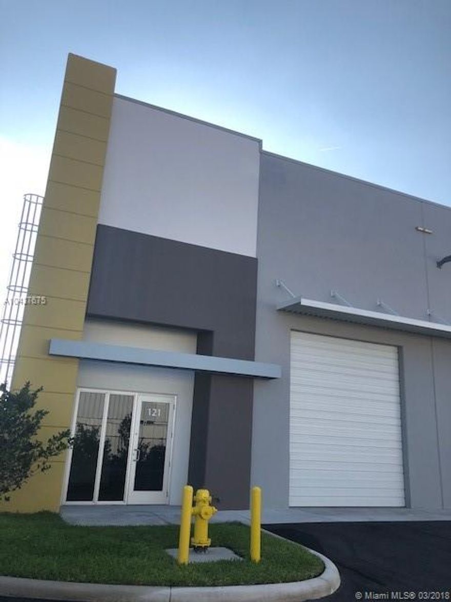 Beautiful new office/warehouse street level, Near Dolphin Mall and International Mall.