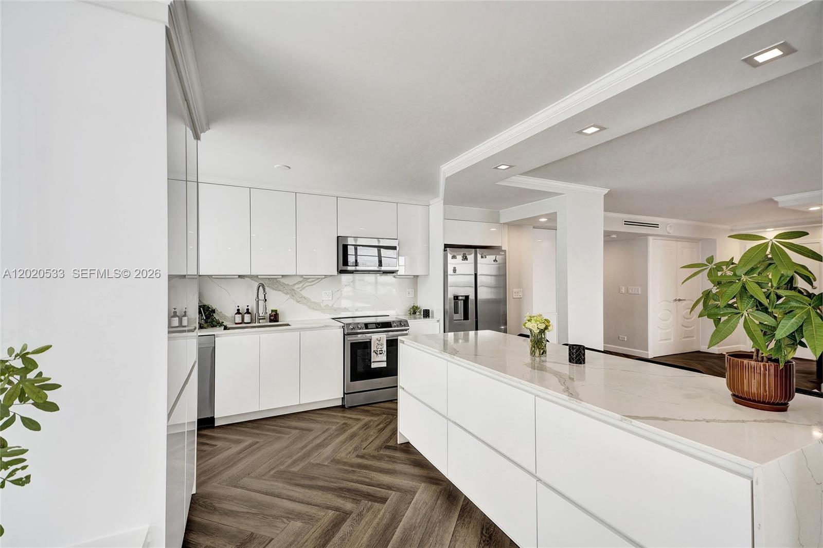 WINSTON TOWER 300 CONDO - Residential