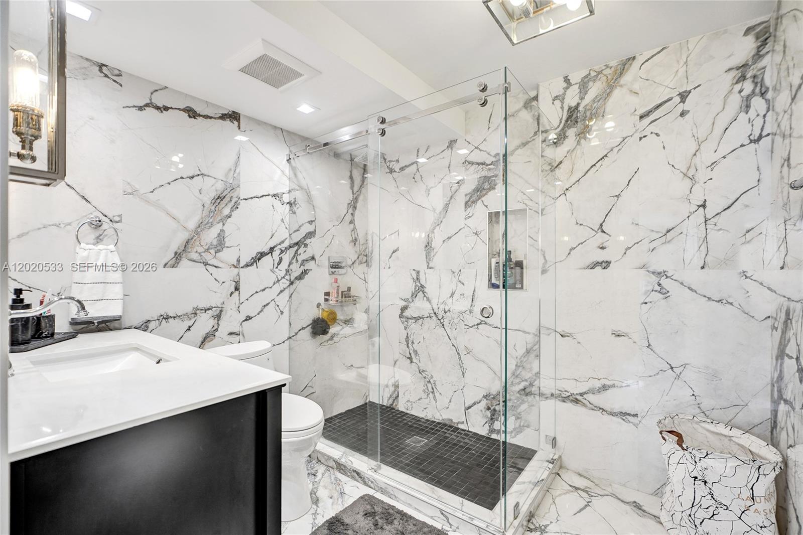 WINSTON TOWER 300 CONDO - Residential