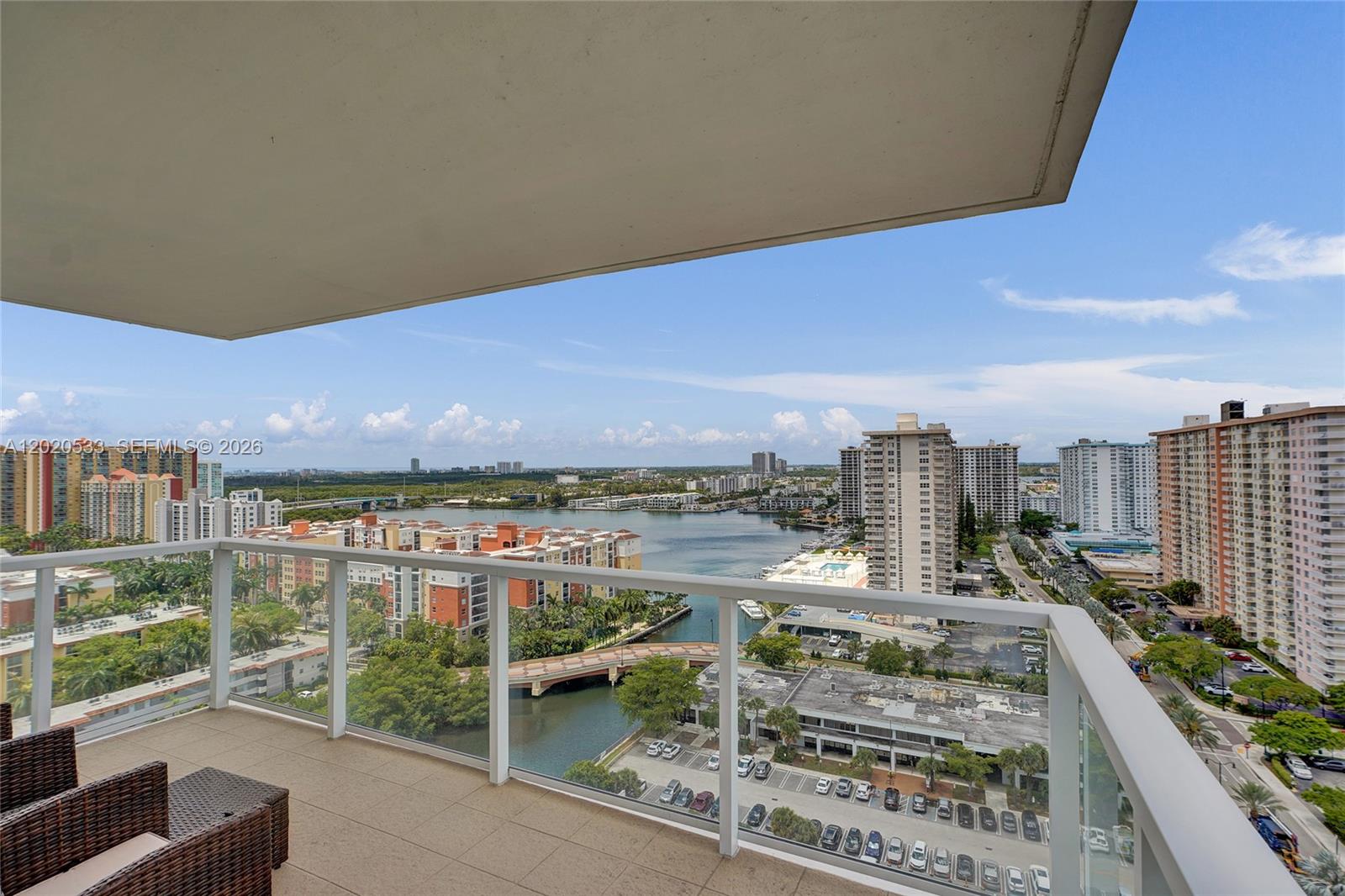 WINSTON TOWER 300 CONDO - Residential