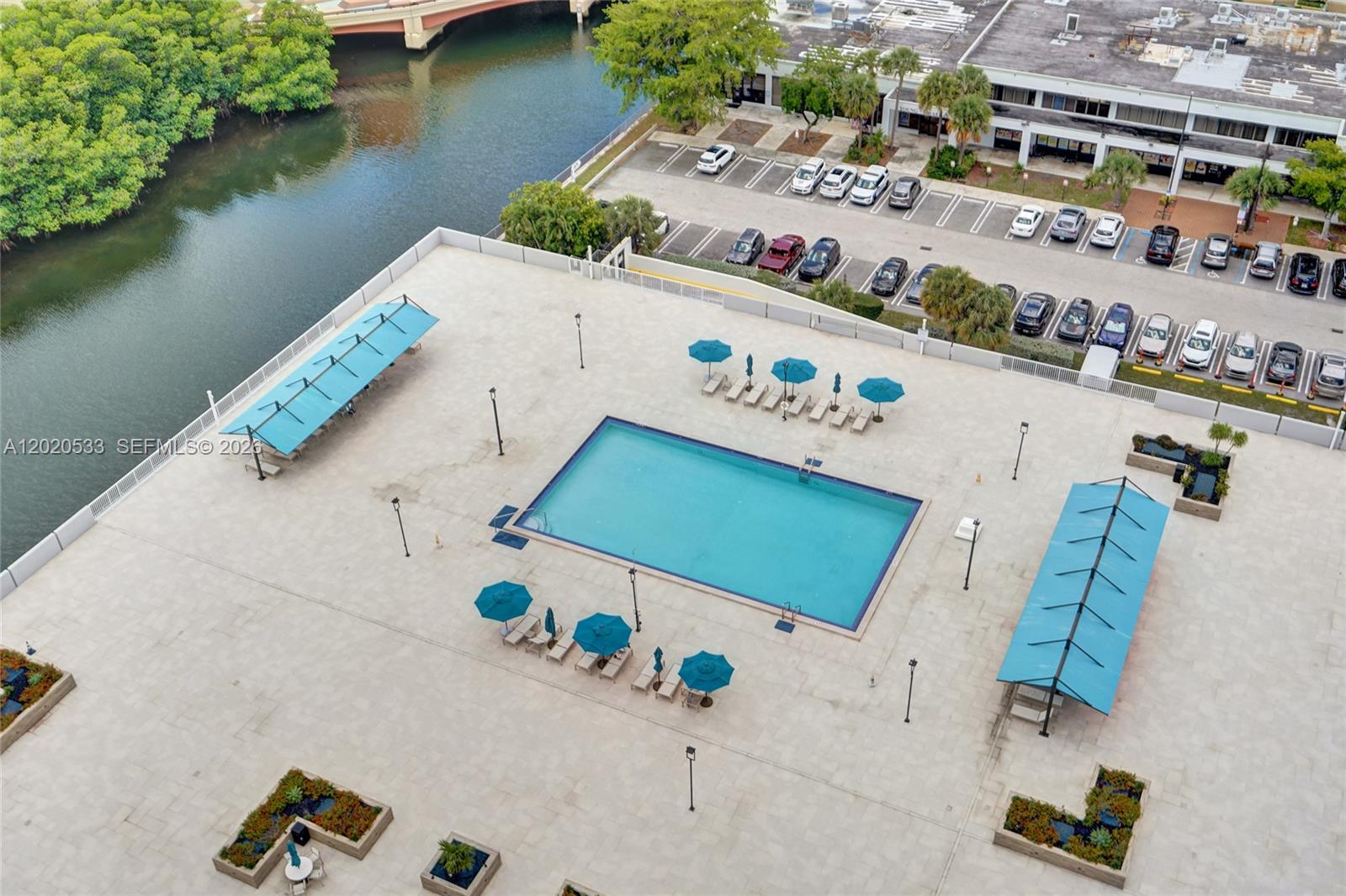 WINSTON TOWER 300 CONDO - Residential