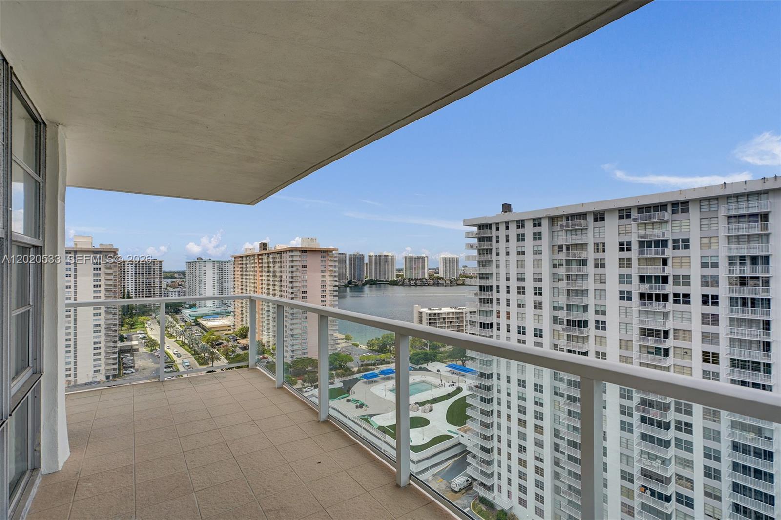 WINSTON TOWER 300 CONDO - Residential