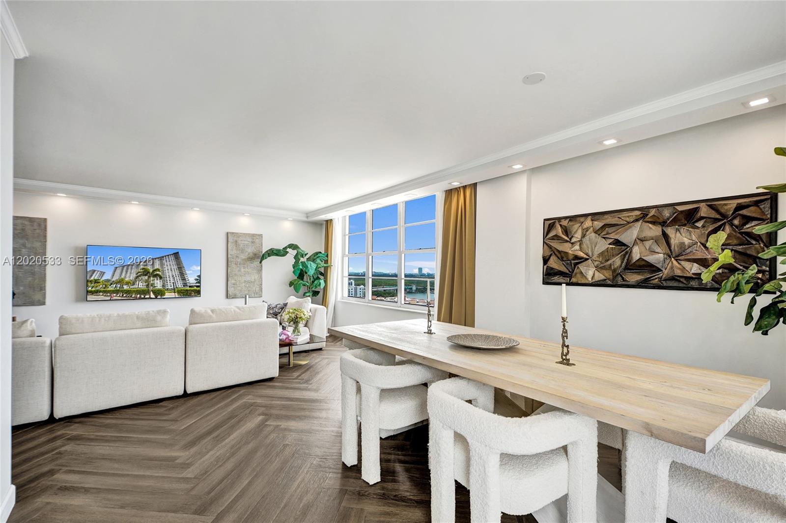 WINSTON TOWER 300 CONDO - Residential