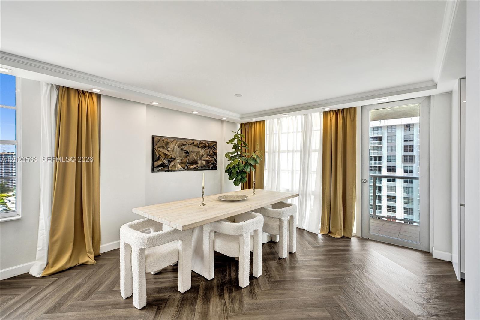 WINSTON TOWER 300 CONDO - Residential