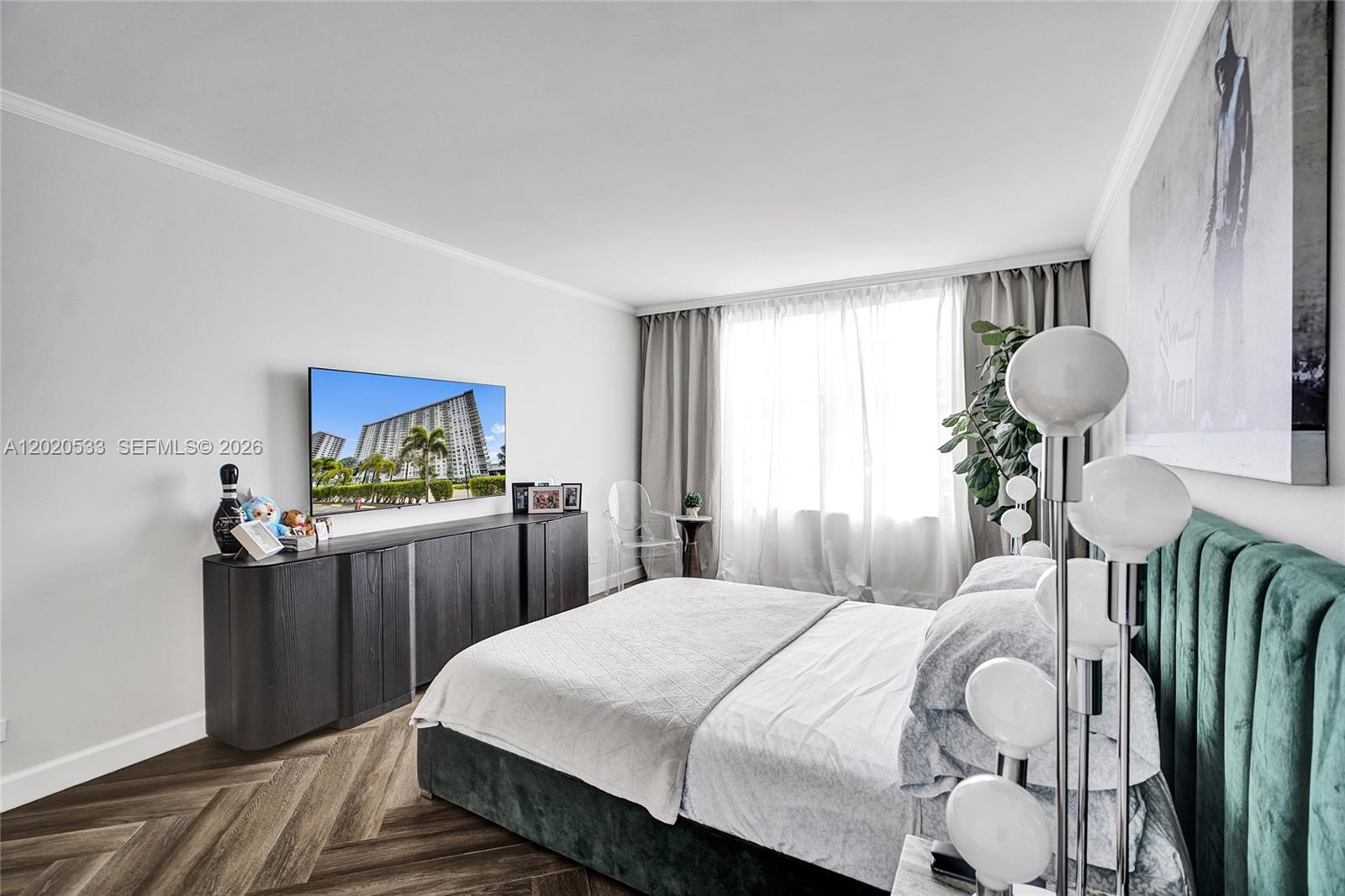 WINSTON TOWER 300 CONDO - Residential