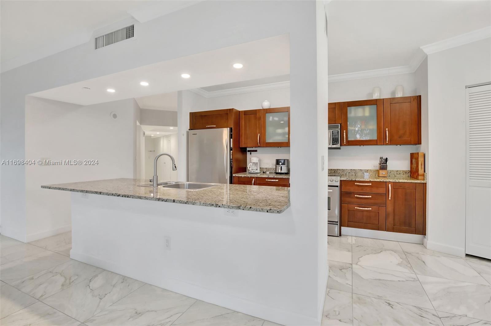 TURNBERRY VILLAGE - Residential Lease