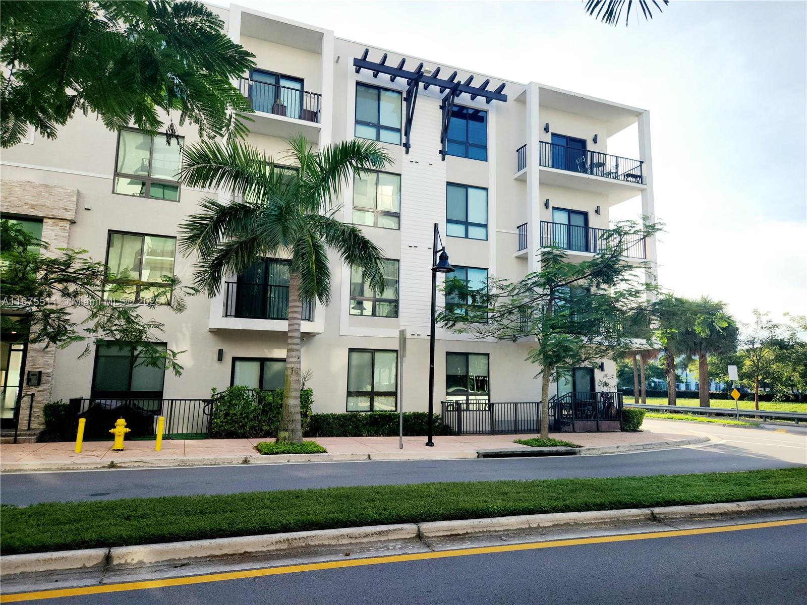 Property for Sale at 8363 Nw 41 St A-406, Doral, Miami-Dade County, Florida - Bedrooms: 3 
Bathrooms: 2  - $550,000