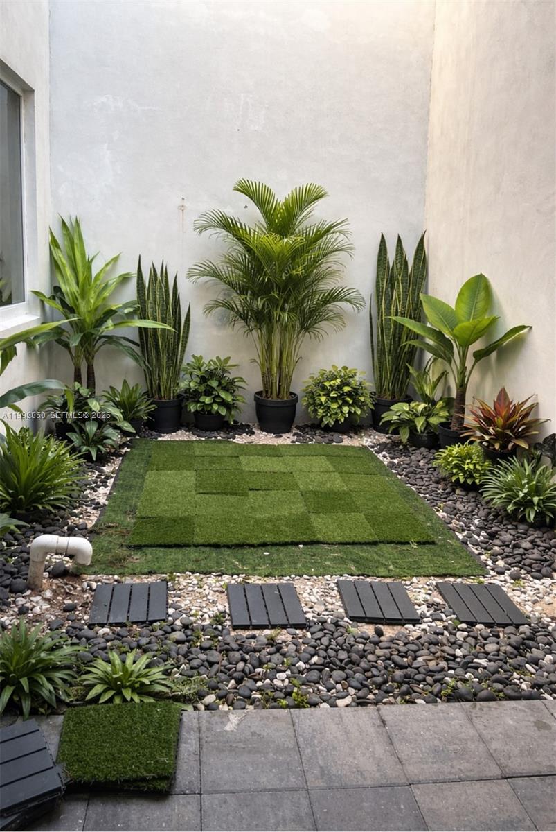 LANDMARK AT DORAL CENTRAL - Residential Lease