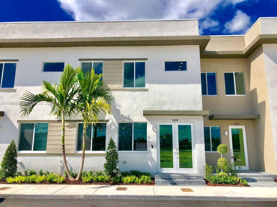 Beautiful property with interior patio in a great communituy of Landmark at Doral with 2379 SQFT, spacious kitchen,  two car garage, great community with and spectacular Clubhouse with beautiful pool, kid splash and tennis court.