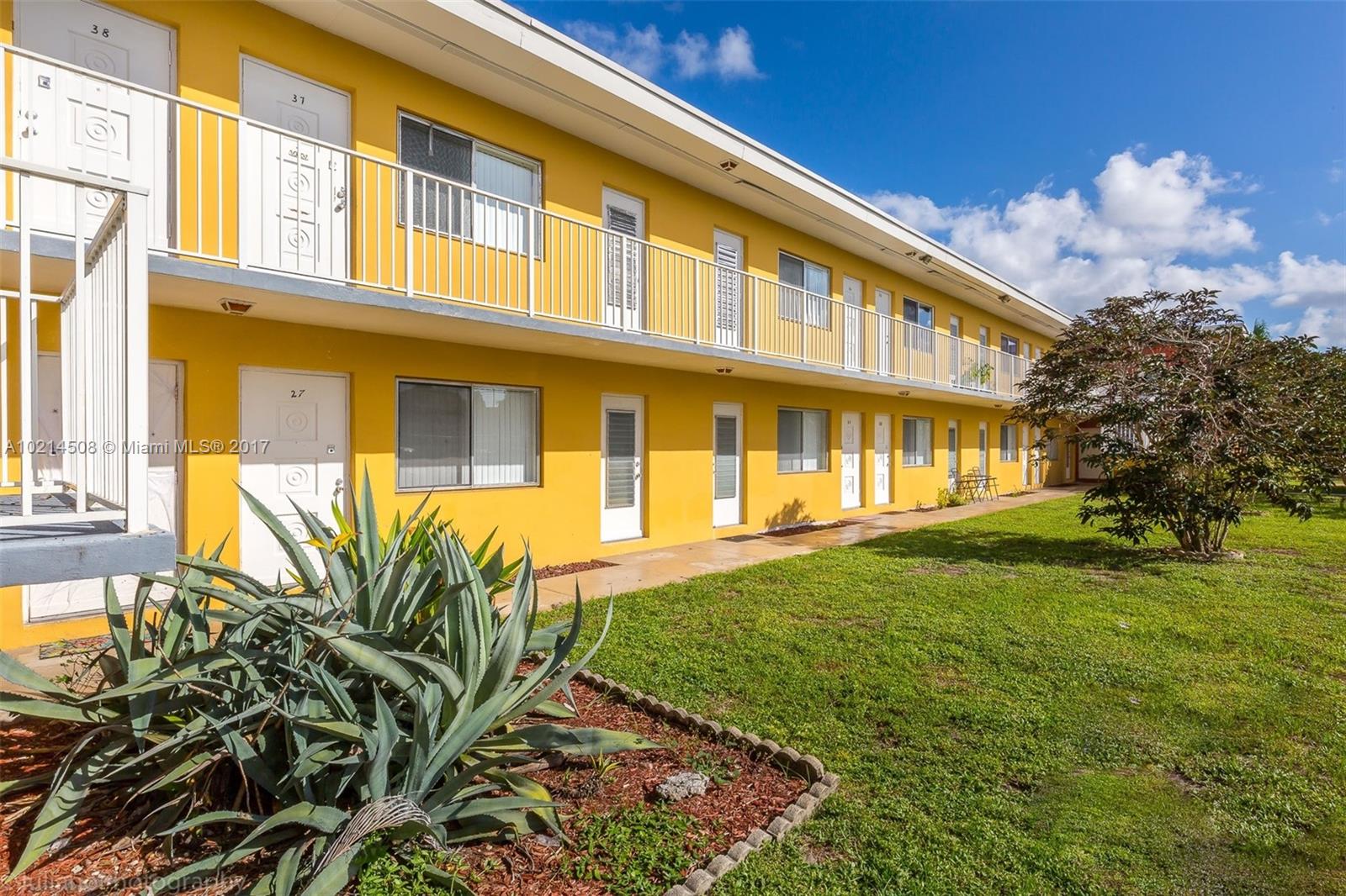 GARDEN APARTMENTS - Land