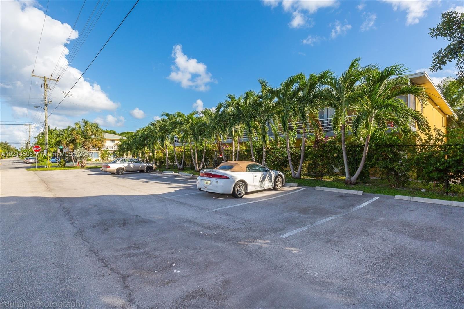 GARDEN APARTMENTS - Land