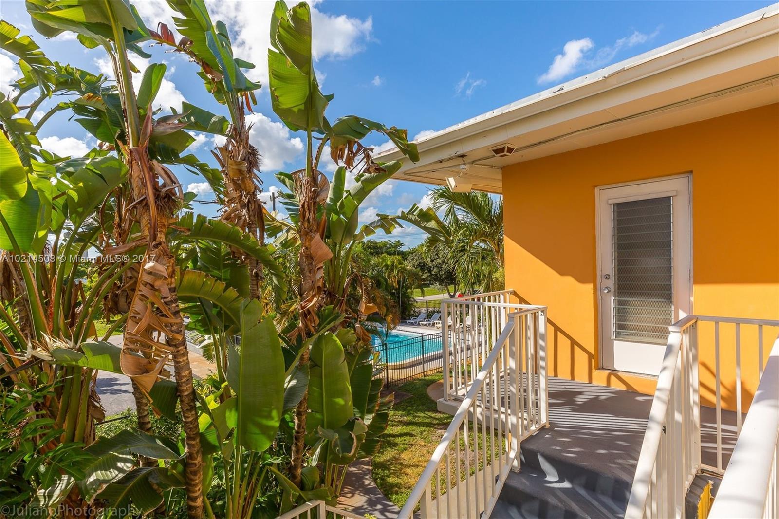 GARDEN APARTMENTS - Land