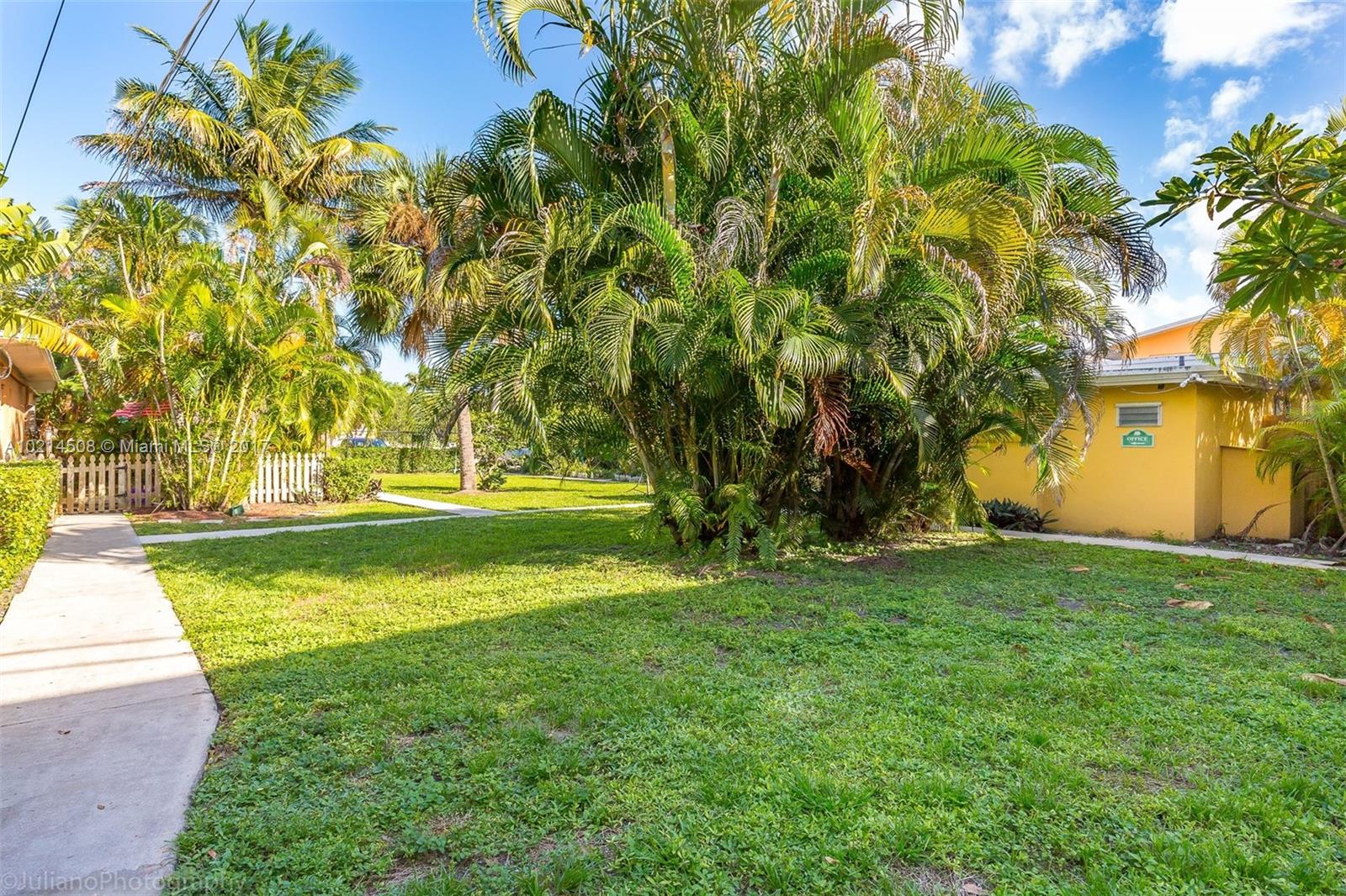 GARDEN APARTMENTS - Land